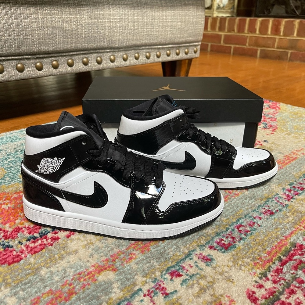 Air Jordan Mid 1